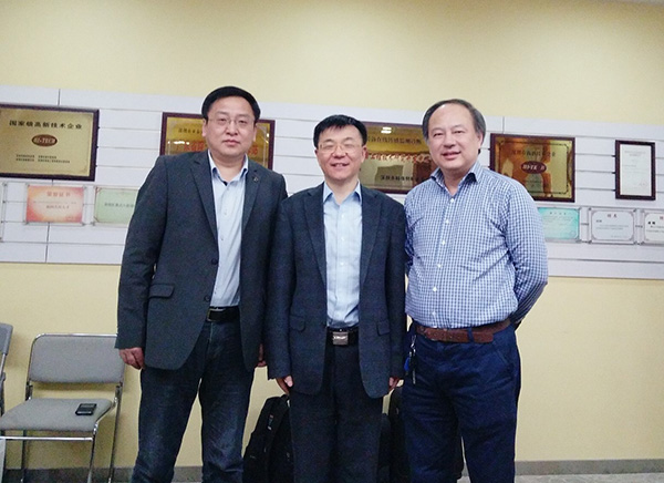 华科光电学院两位杨副院长与亚泰光电郑总合影